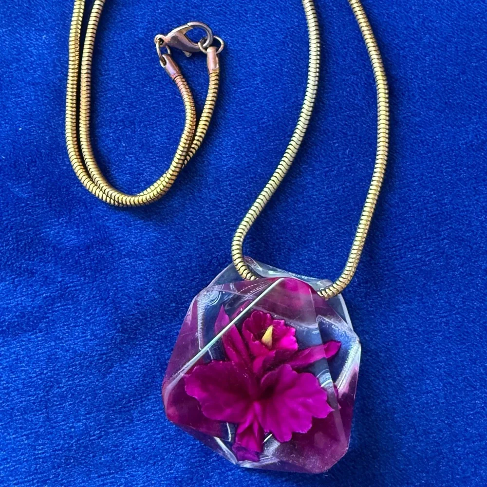 Vintage Necklace with Fusha Resin Orchid Flower Pendant Necklace